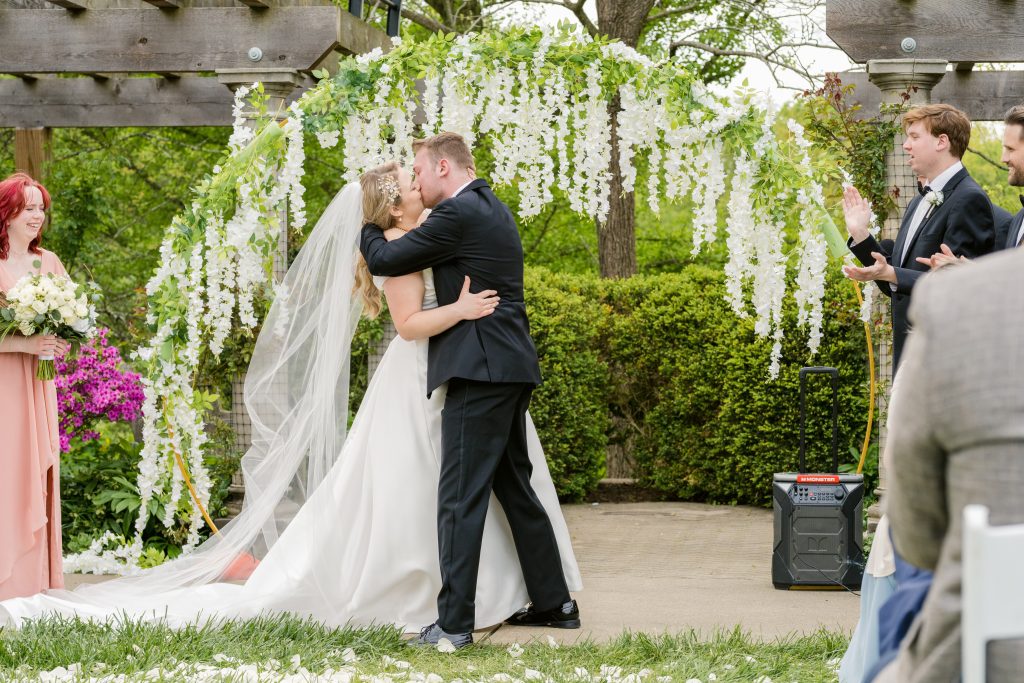 Hannah + Travis - Ault Park Wedding