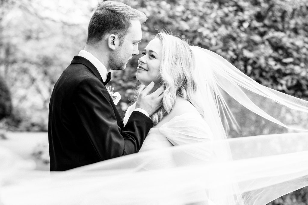 Hannah + Travis - Ault Park Wedding